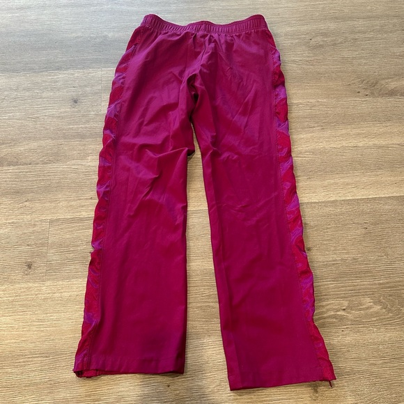Nike Magenta Ruched Side Ribbon Detail Polyester Track Golf Pants - Picture 5 of 5